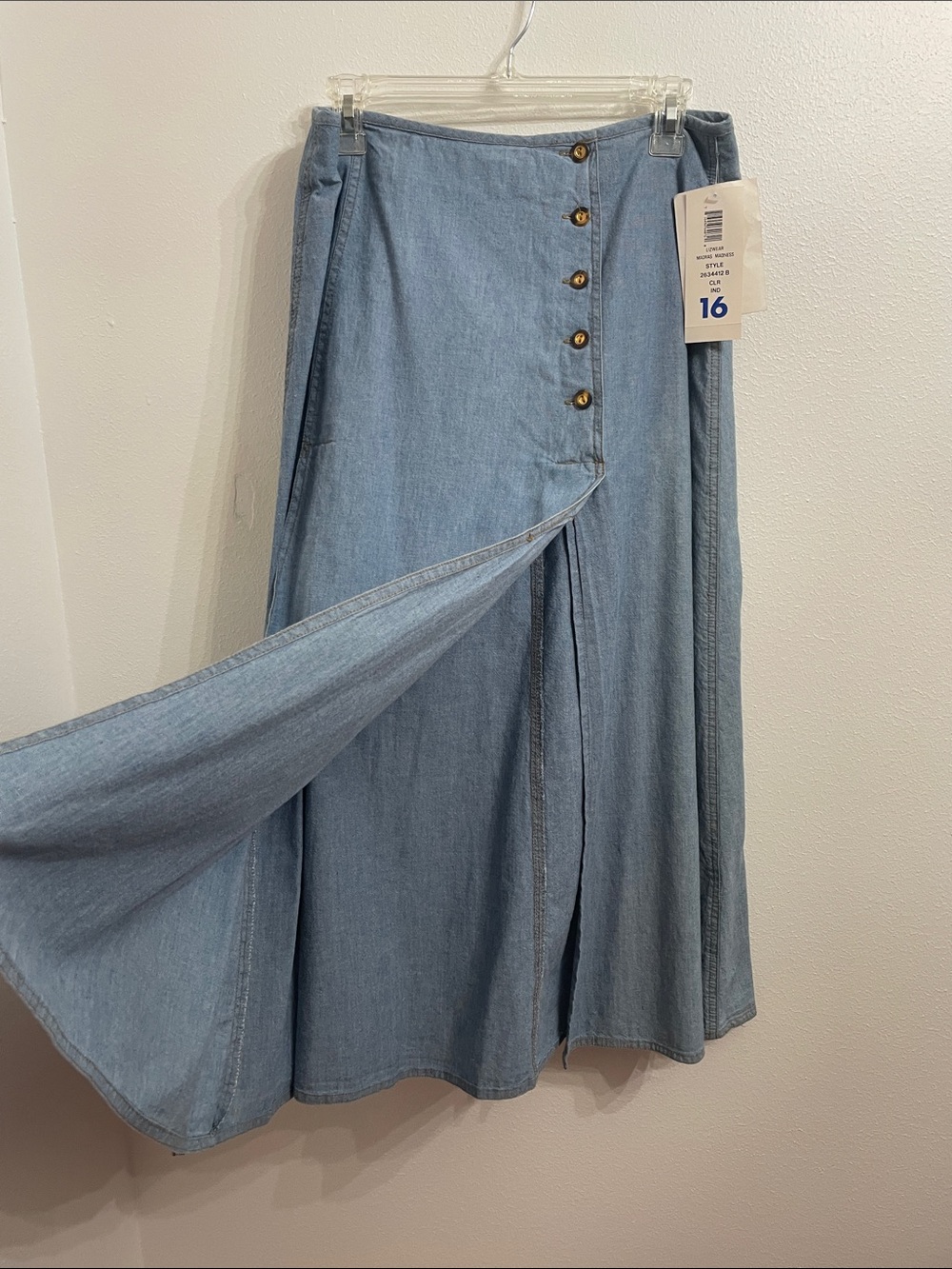 NWT Vintage Lizwear Light Wash Denim Button-Front Maxi Skirt - Size:  16 - Picture 2 of 9